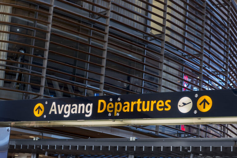 Bilde av avgangsskiltet på Oslo lufthavn Gardeemoen